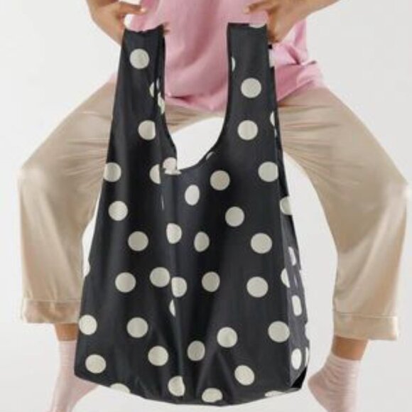 BAGGU Handbags - NWT Big Baggu - Tuxedo Dot